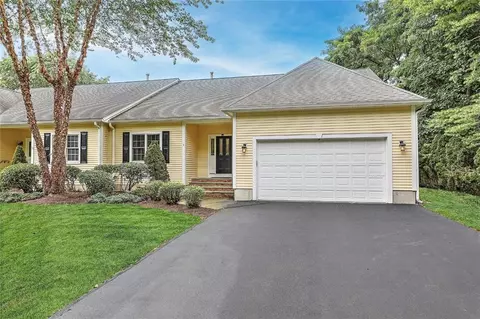 5 Crickett Cir #5, East Greenwich, RI 02818