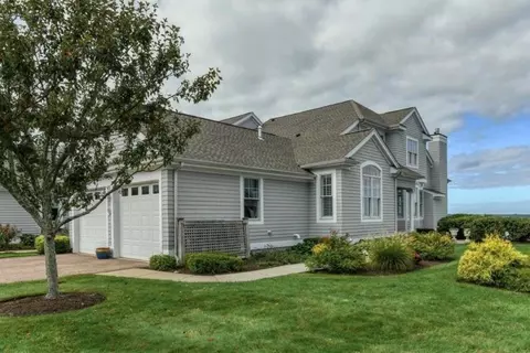 17 Cutter Ln, Tiverton, RI 02878