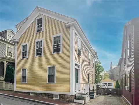 31 John St, Newport, RI 02840