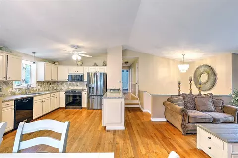4 Cote Ct, Coventry, RI 02816 photo 3