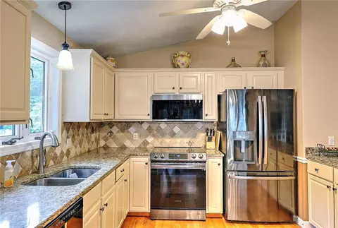 4 Cote Ct, Coventry, RI 02816 photo 6