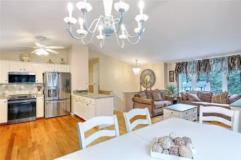 4 Cote Ct, Coventry, RI 02816 photo 5