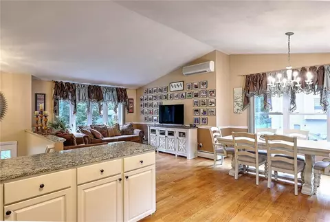 4 Cote Ct, Coventry, RI 02816 photo 8