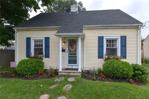32 Becker Ave, East Providence, RI 02915