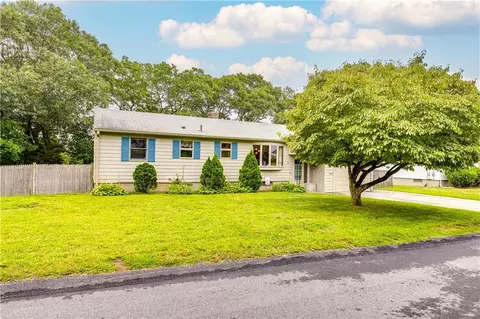 8 Viceroy Rd, Warwick, RI 02886 photo 2