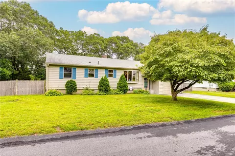 8 Viceroy Rd, Warwick, RI 02886 photo 2