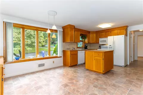 8 Viceroy Rd, Warwick, RI 02886 photo 6