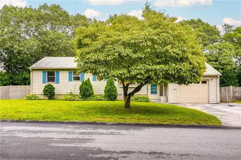 8 Viceroy Rd, Warwick, RI 02886