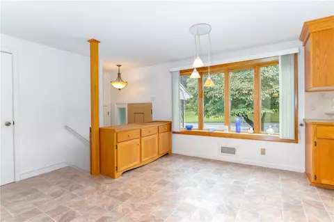 8 Viceroy Rd, Warwick, RI 02886 photo 10