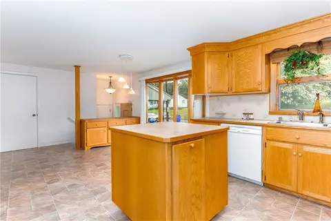 8 Viceroy Rd, Warwick, RI 02886 photo 12