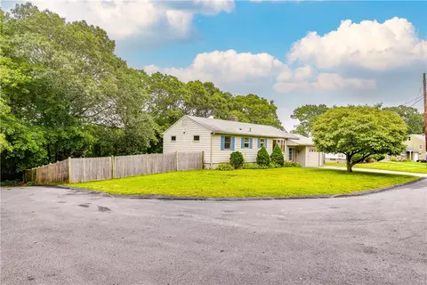 8 Viceroy Rd, Warwick, RI 02886 photo 3