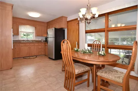 2 Highview Ave, Warren, RI 02885 photo 9