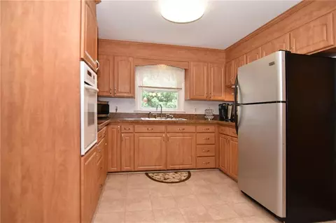 2 Highview Ave, Warren, RI 02885 photo 10