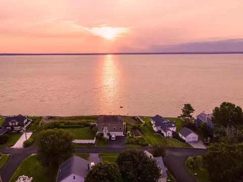 28 Burnett Rd, Warwick, RI 02889 photo 2