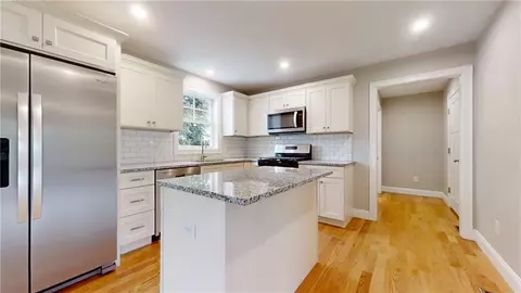 48 Greene St, Warwick, RI 02886 photo 4