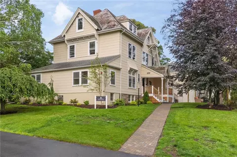 259 Gibbs Ave #2, Newport, RI 02840