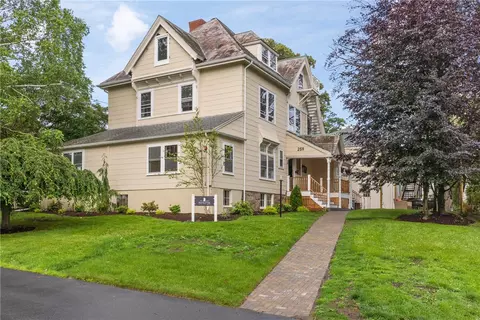 259 Gibbs Ave #2, Newport, RI 02840