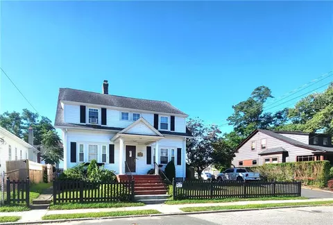114 Villa Ave, Cranston, RI 02905
