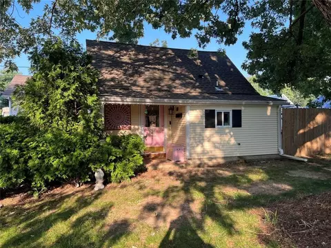 88 Oxford Ave, Warwick, RI 02889