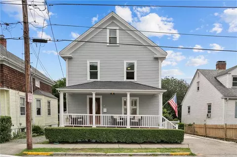 68 Roseneath Ave, Newport, RI 02840
