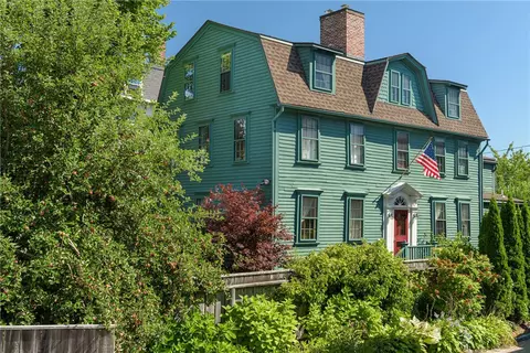 53 Washington St, Newport, RI 02840