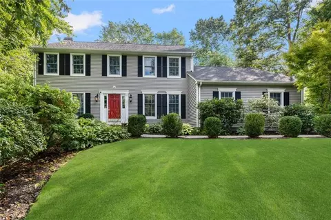 14 Owl Ct, Cranston, RI 02921