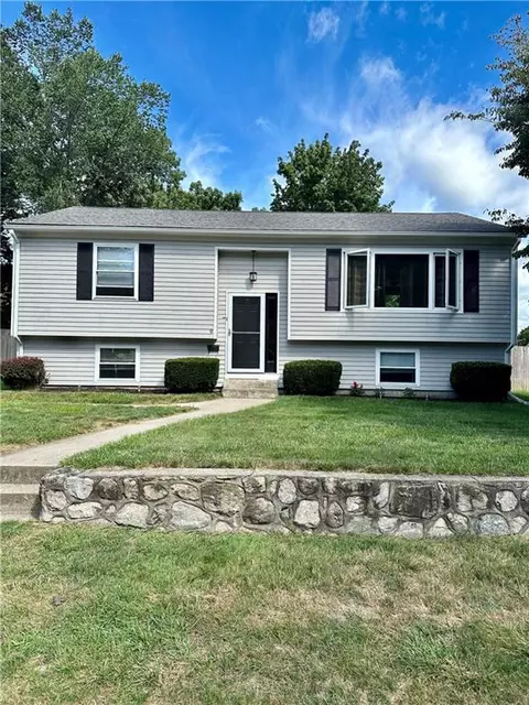 9 Elizabeth Ave, Smithfield, RI 02917