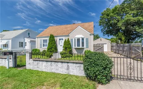 84 Campbell St, Pawtucket, RI 02861