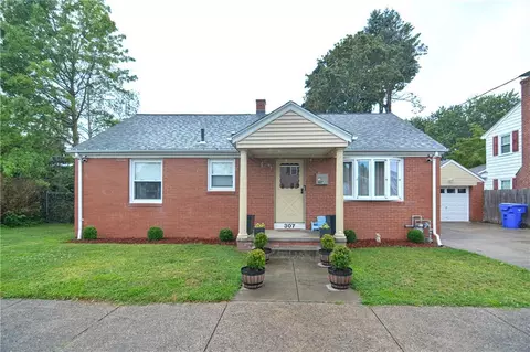 307 Woodhaven Rd, Pawtucket, RI 02861