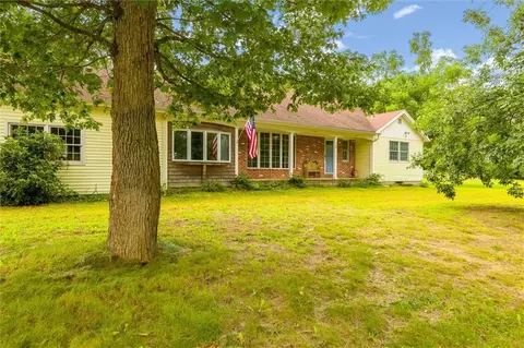 390 Lake Rd, Killingly, CT 06241