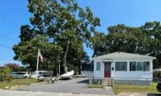 59 Beach Point Dr, East Providence, RI 02915