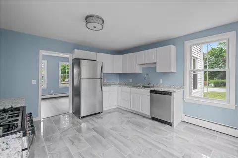 11 North St, Warwick, RI 02886 photo 4