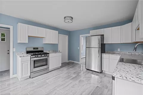 11 North St, Warwick, RI 02886 photo 3