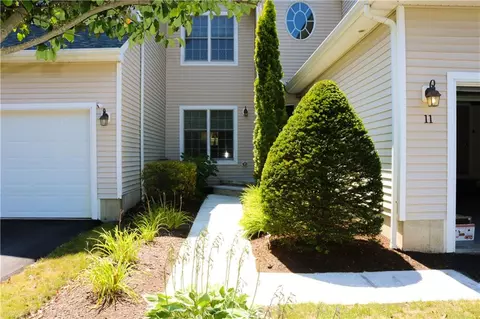 419 Albion Rd #11, Lincoln, RI 02865