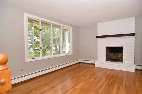76 Spring Grove Ave, Warwick, RI 02889 photo 3