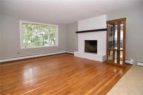 76 Spring Grove Ave, Warwick, RI 02889 photo 4