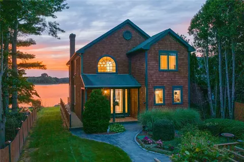 567 Shore Acres Ave, North Kingstown, RI 02852