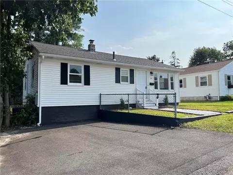 16 E View Ave, Cranston, RI 02920 photo 3