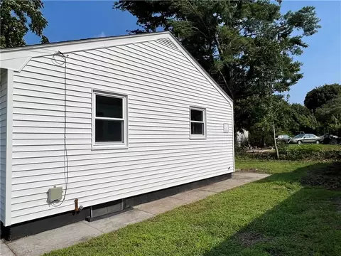 16 E View Ave, Cranston, RI 02920 photo 5