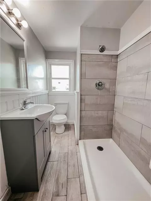 16 E View Ave, Cranston, RI 02920 photo 14