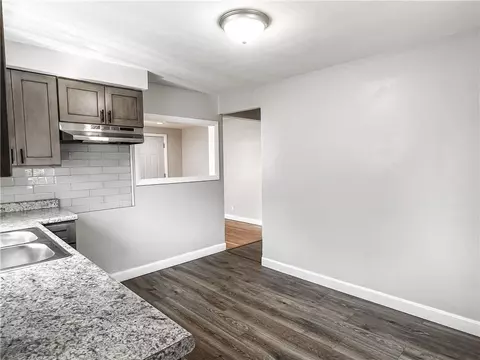 16 E View Ave, Cranston, RI 02920 photo 9