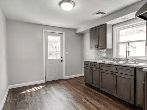 16 E View Ave, Cranston, RI 02920 photo 8