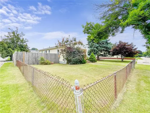 195 Ophelia St, Providence, RI 02909