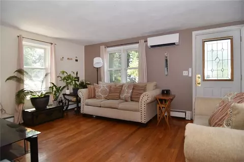 134 Monroe St, Warwick, RI 02888