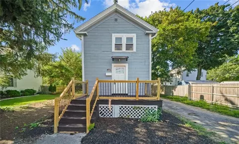 5 Fruit St, Cranston, RI 02920