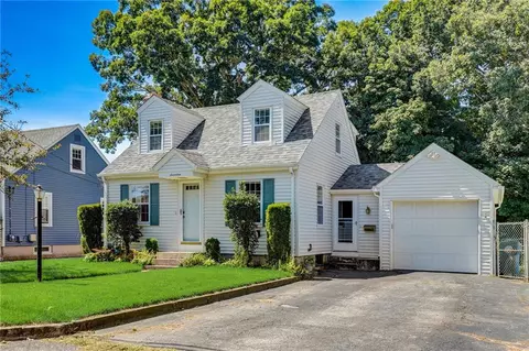 17 Hervey St, Cranston, RI 02920