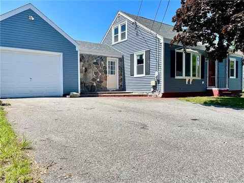 99 Almy St, Warwick, RI 02886