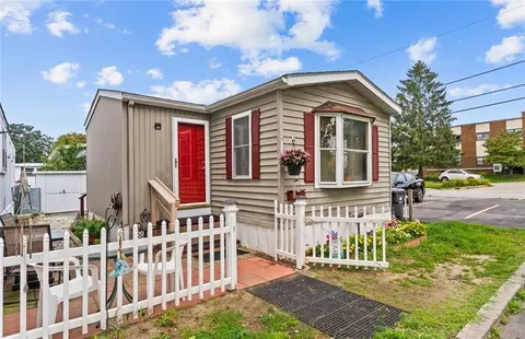 3 Lowell Ave, Pawtucket, RI 02861