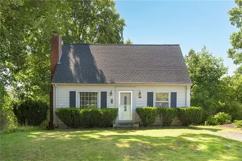 60 Canonchet Ave, Warwick, RI 02888