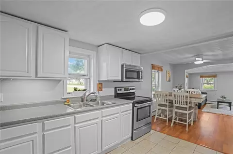 275 Groveland Ave, Warwick, RI 02886